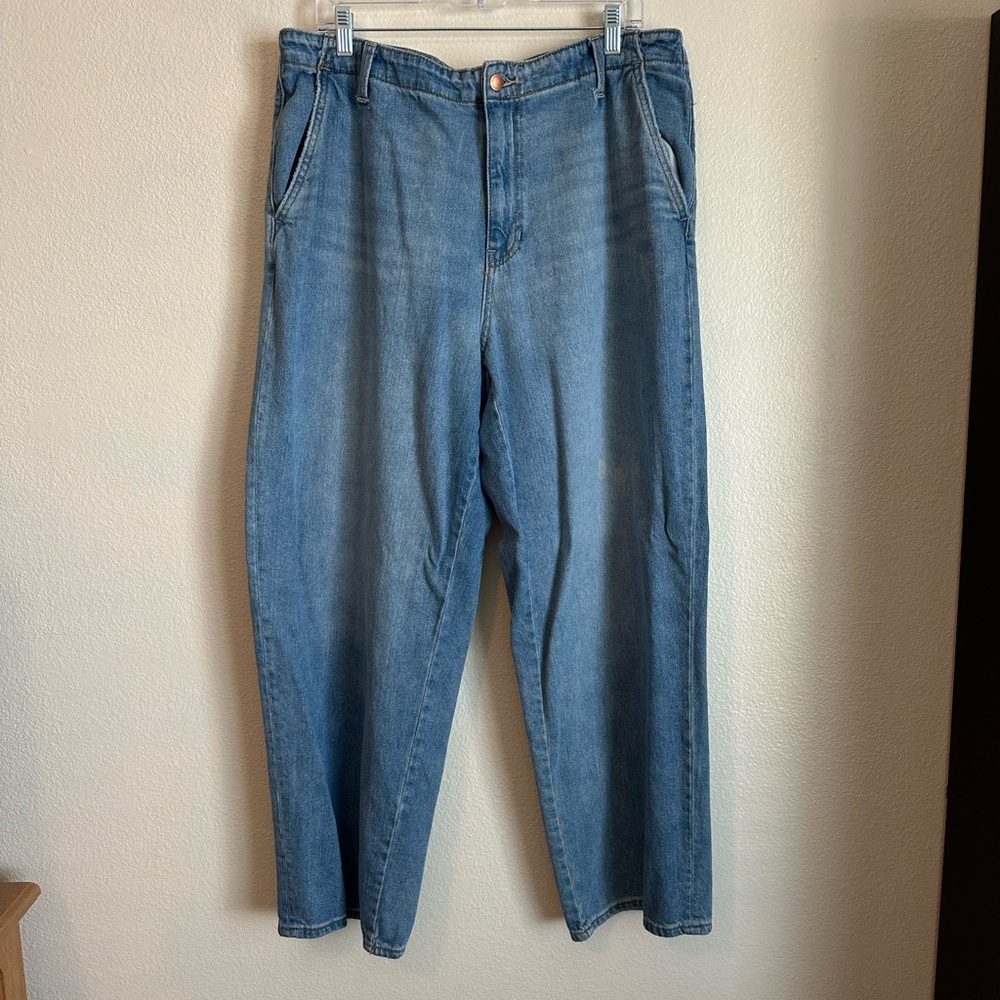 Universal Thread: Relaxed straight jeans.